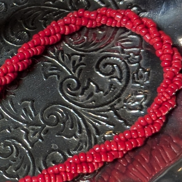 Boho Red Seed Bead Necklace - Earthy Charm & Vintage Vibes 🌺✨ - Picture 4 of 5